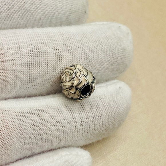 EUC Pandora 791292EN40 Sterling Silver Rose Garden Clip w/ Pink Enamel - Picture 4 of 10